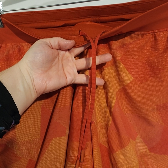 Lululemon Men's Shorts Mesh Mash Orange Multi Shorts Classic Fit XL - Picture 5 of 13